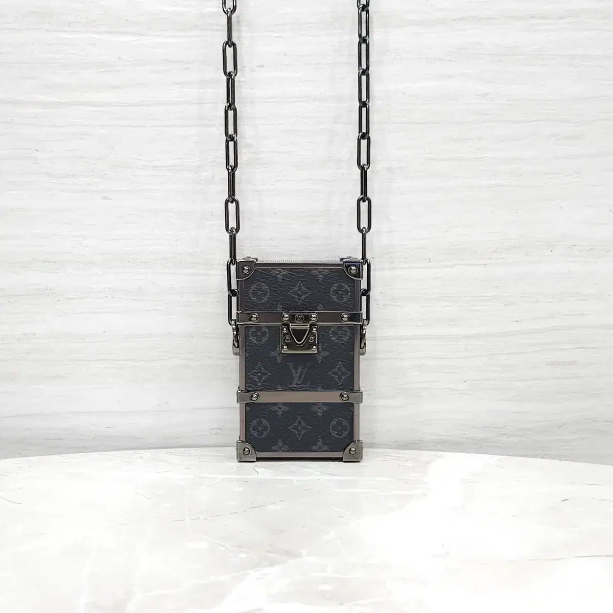 Louis Vuitton エクリプス トランク ミニ チェーン クロスバック M80222