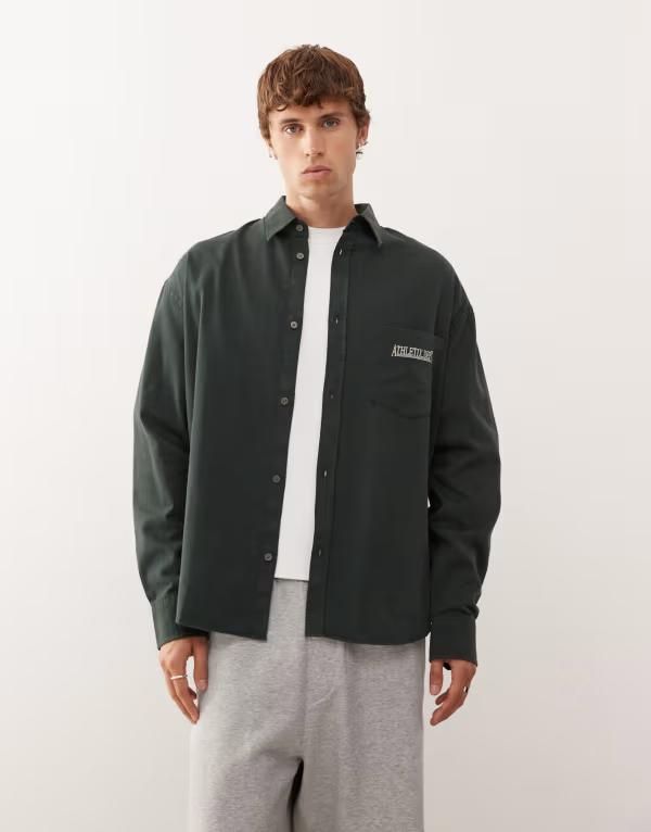 ウィークデイ メンズ トップス シャツ オーバーサイズフィット Weekday oversized fit long sleeve shirt with text embroidery in dark