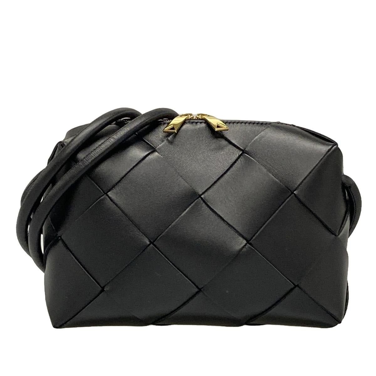 BOTTEGA VENETA(ボッテガヴェネタ) ショルダーバッグ美品 スモール カセット カメラバッグ 709417 黒 ラムスキン