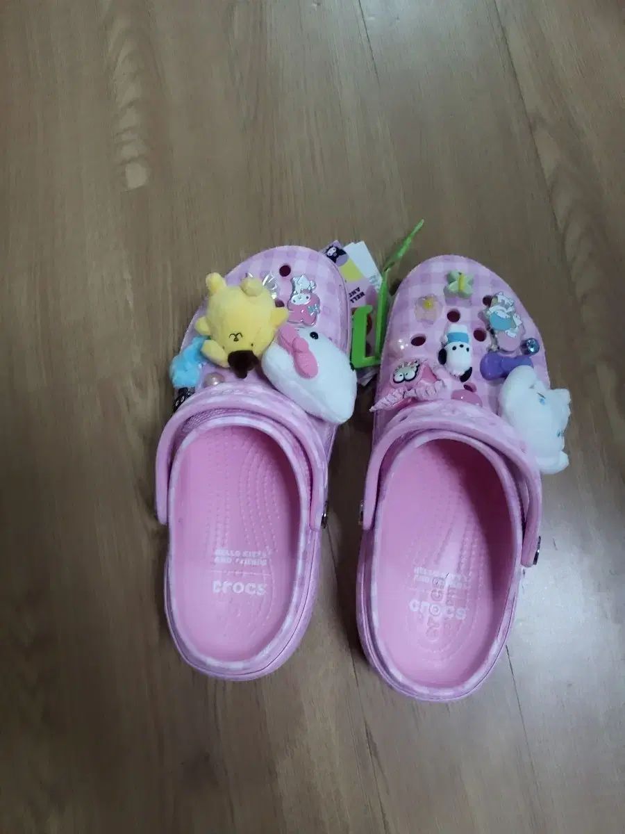 新品 )(W) クロックス x Sanrio ハローキティ