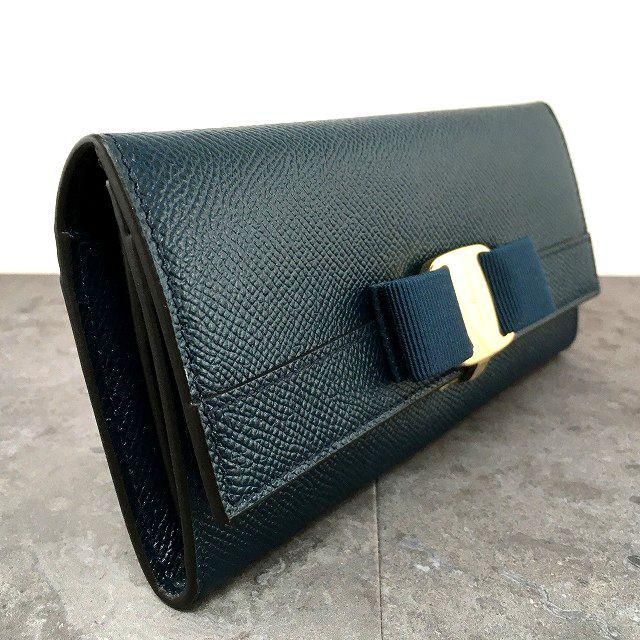極美品 Ferragamo ヴァラ リボン 長財布 深緑 箱付き 226 - メルカリ