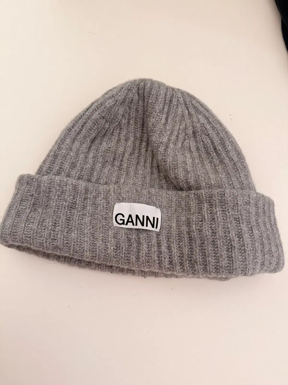 ガニー(GANNI) ロゴ パッチ ゴージ ニット ビーニー