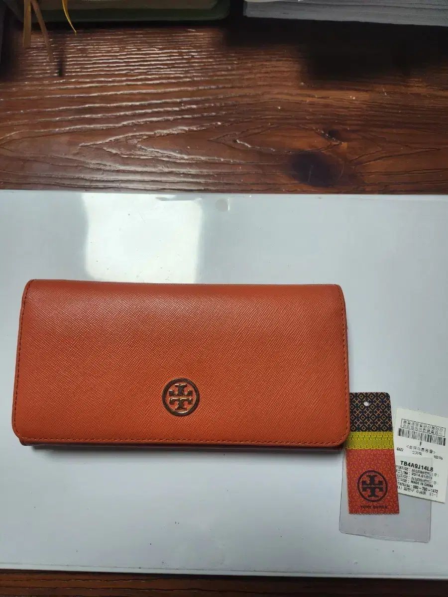 トリーバーチ 長財布