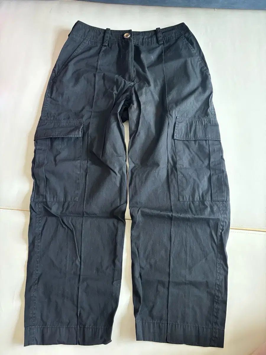Urbanic30 アーバニック30 ゴールド ボタン パンツ ブラック 2 サイズ