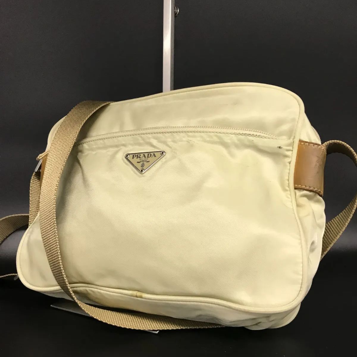 PRADA ショルダーバッグ　ベージュ　テスート　三角ロゴメッセンジャー男女兼用 PRADA プラダ ショルダーバッグ 三角ロゴ ワンショルダー クロスボディ