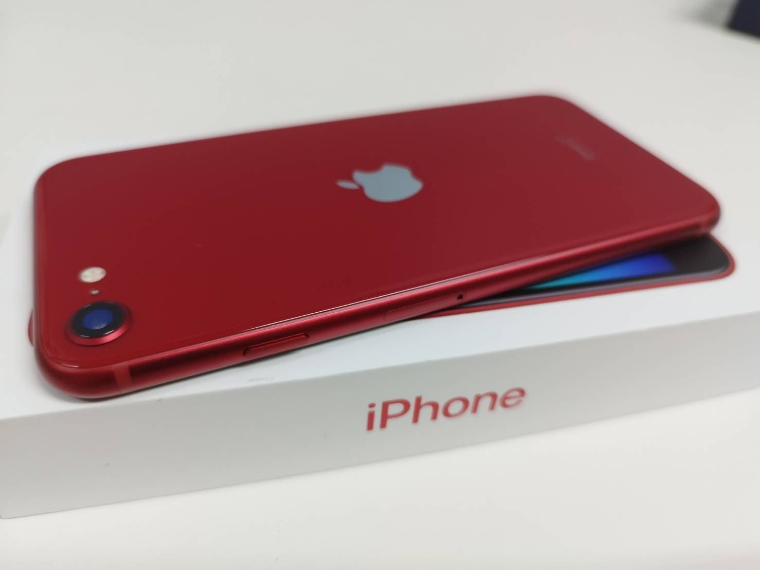 美品 iPhone SE3 128GB レッド SIMフリー - メルカリ