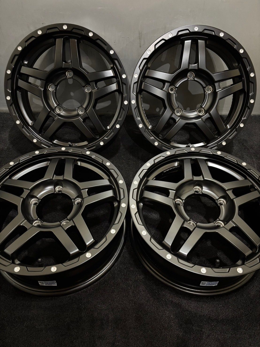 ★美品 ブラックマンバ 16インチ 5.5J +22 139.7 5H アルミホイール 4本 ジムニー (1-M556)