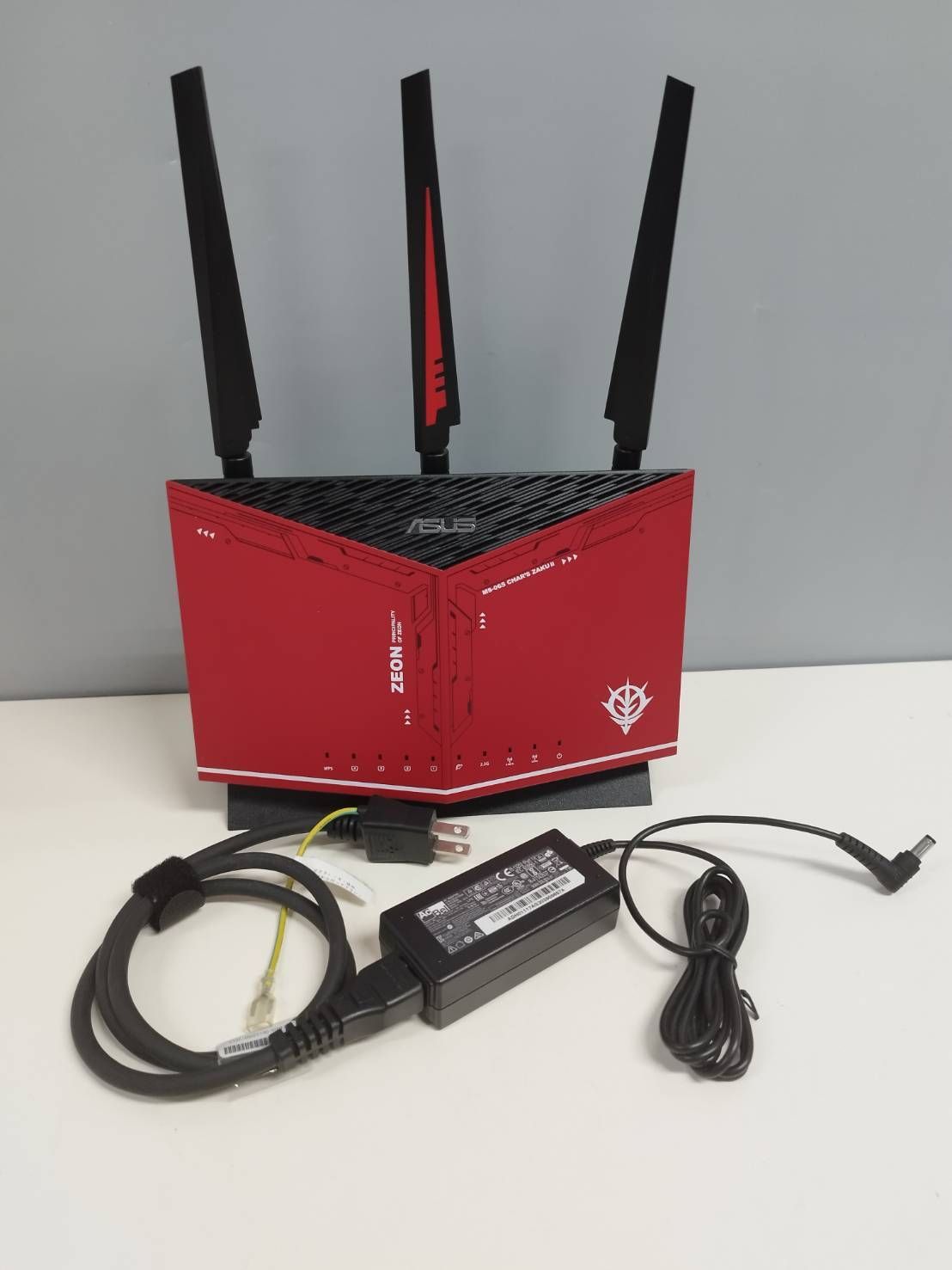 【美品】ASUS AX5700 デュアルバンド ギガビットルーター/RT-AX86U/Wi-Fi6/ガンダムコラボデザイン