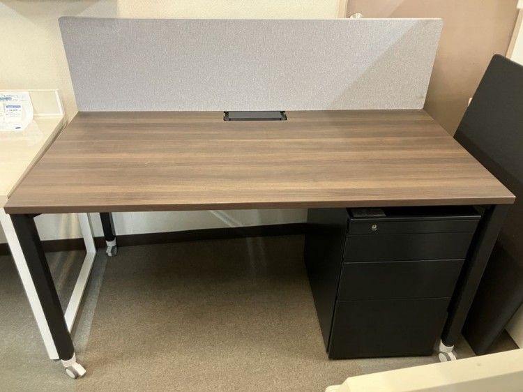 【中古品】オカムラ パネル付1400平デスクワゴンセット デスク3YARCP MX63/ワゴンDN31BF Z25 ブラウン 43,875円
