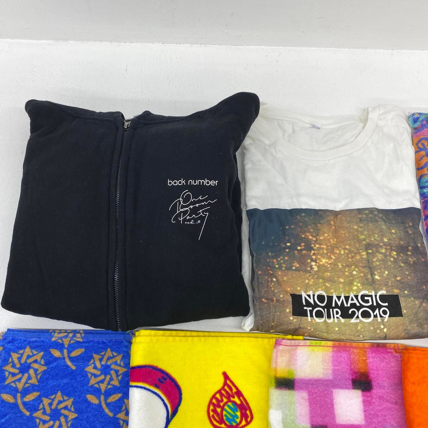 【★加古川物流】中古 backnumber まとめ売り パーカー Tシャツ Mサイズ タオル 缶バッジ 等:【353】 【★加古川物流】中古 backnumber まとめ売り パーカー Tシャツ Mサイズ タオル 缶バッジ 等:【353】