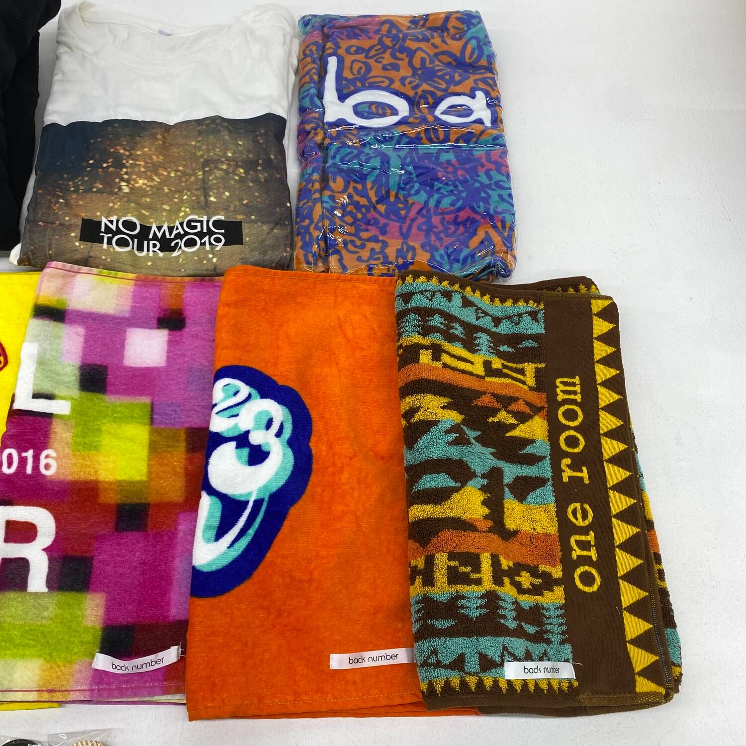 【★加古川物流】中古 backnumber まとめ売り パーカー Tシャツ Mサイズ タオル 缶バッジ 等:【353】 【★加古川物流】中古 backnumber まとめ売り パーカー Tシャツ Mサイズ タオル 缶バッジ 等:【353】