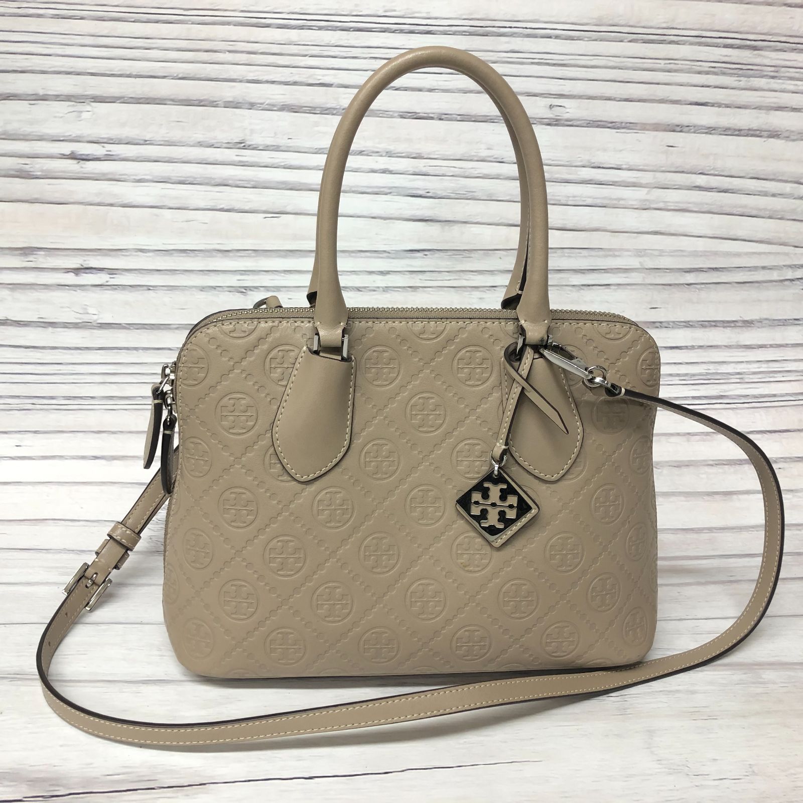 m001 X(80) トリーバーチ Tモノグラム スウィング デボス ミディアム Tory Burch 2wayハンドバッグ ショルダーストラップ レザー 牛革