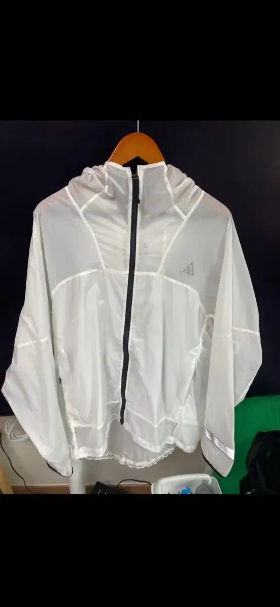 ナイキ ACG シンダー コン パッカブル 超軽量 ウィンドブレーカー 白