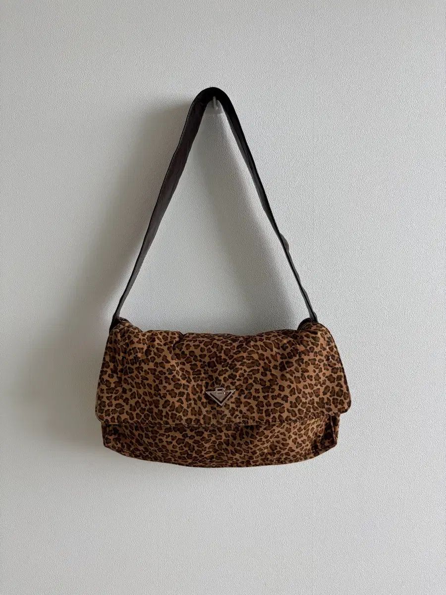 BOTTEGA VENETA ボッテガ・ヴェネタ ヒョウ柄 レオパード ショルダーバッグ