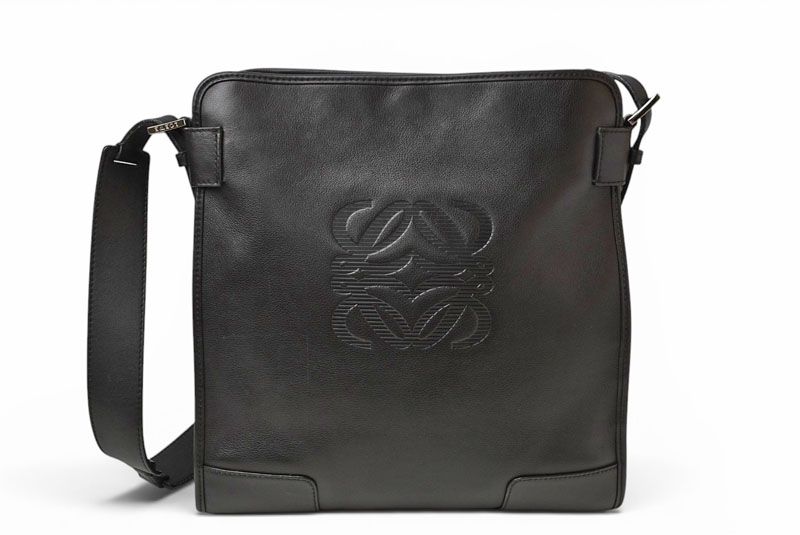 ロエベ ショルダーバッグ ヴィンテージ LOEWE アナグラム A4対応 バッグ レザーブラック【中古】 43,560円