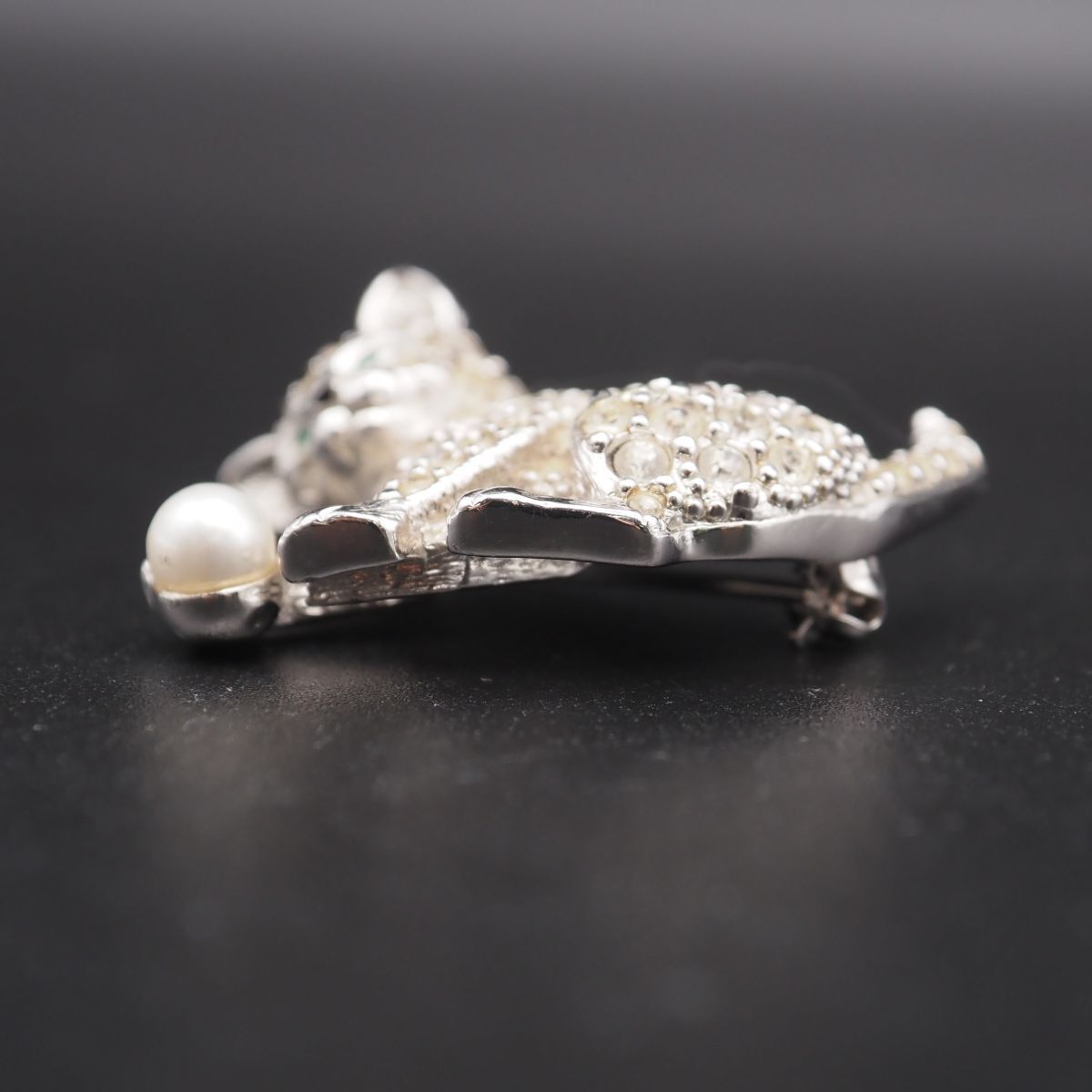 A338 スワロフスキー SWAROVSKI クリスタル ブローチ 猫 ネコ キャット