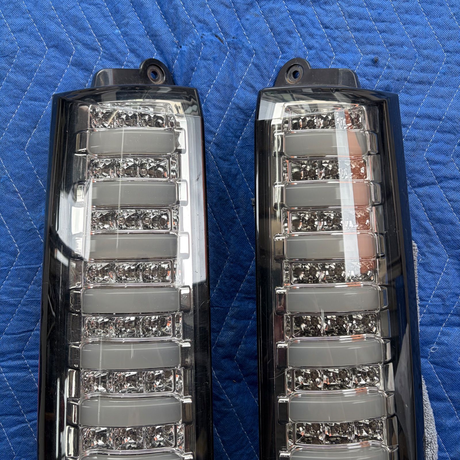 REIZ製 DA64W エブリィワゴン LEDテール　　　左右セット 　中古品 DA64W エブリイワゴン オールLEDテールランプ 左右セット REIZ風
