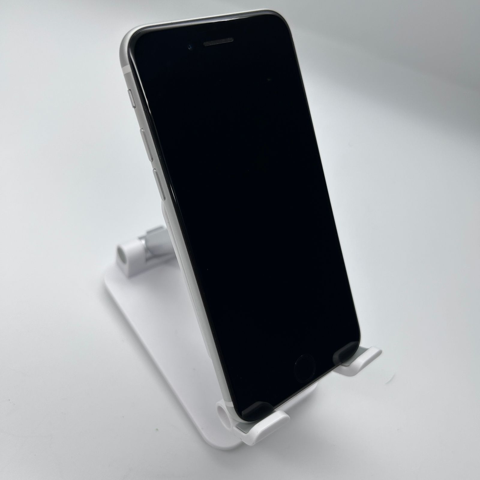 iPhone SE2 128GB ホワイト Cランク バッテリー100% - メルカリ