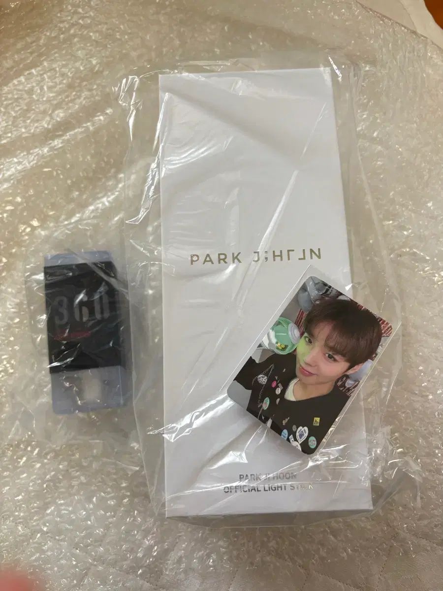 パク・ジフン(PARK JIHOON) ペンライト+ペンライトキーホルダー トレカ 付き 12,437円