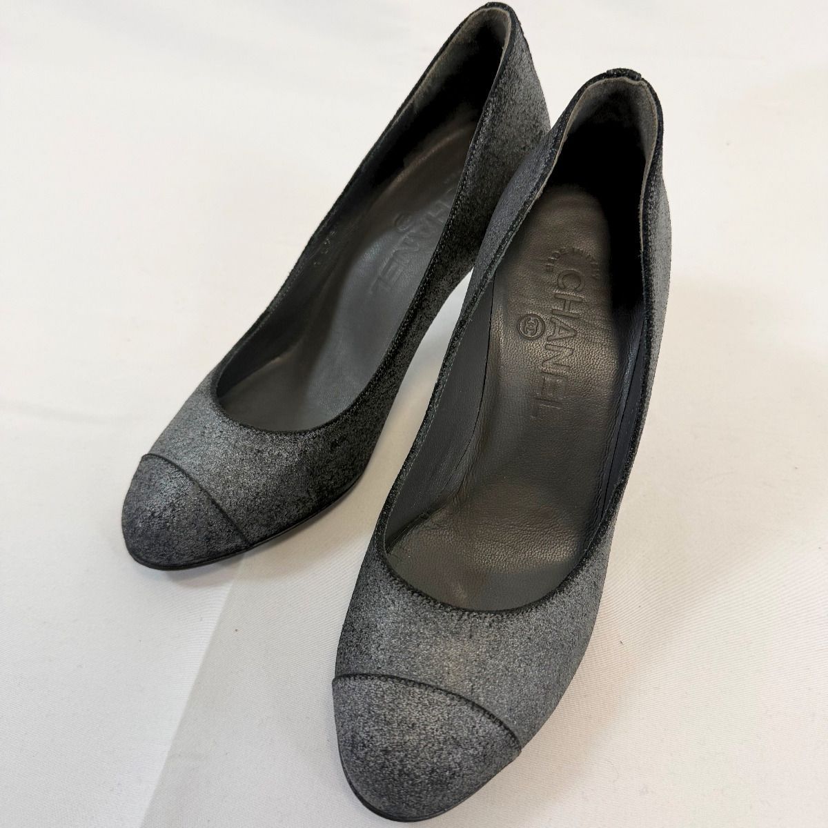 CHANEL CCチャーム パンプス ハイヒール グレー ヴィンテージ加工 36