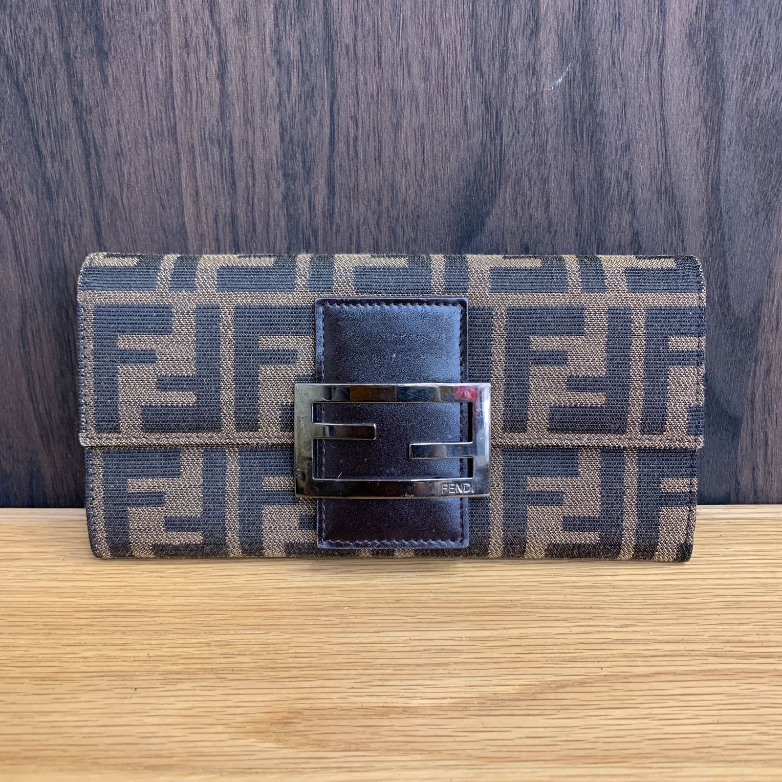 【美品】FENDI フェンディ ズッカ柄 フラップ長財布 ブラウン 8M0021