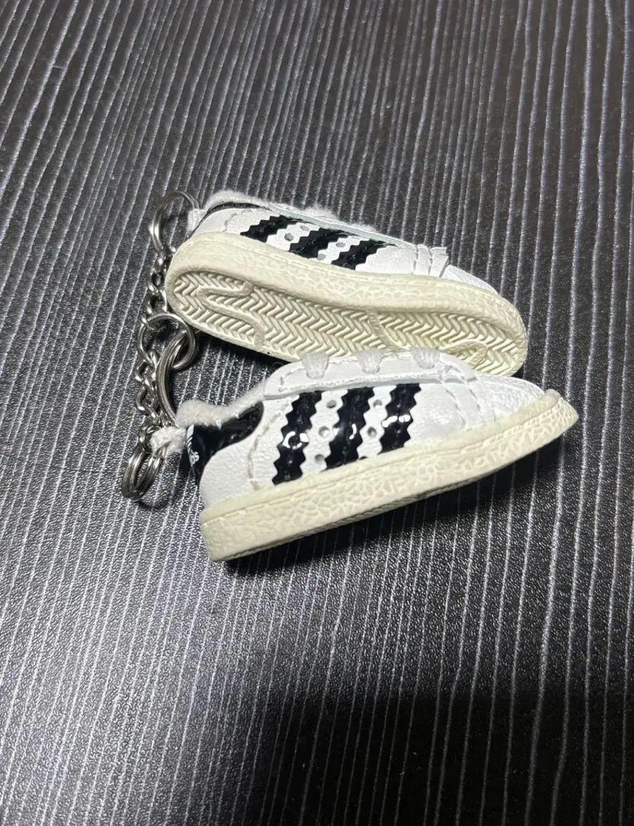 adidas) Superstar シュー キーホルダー ヴィンテージ 3本線 白 黒