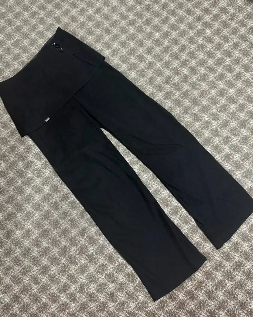 シメトリックパーセント モールスキン パンツ & スカート