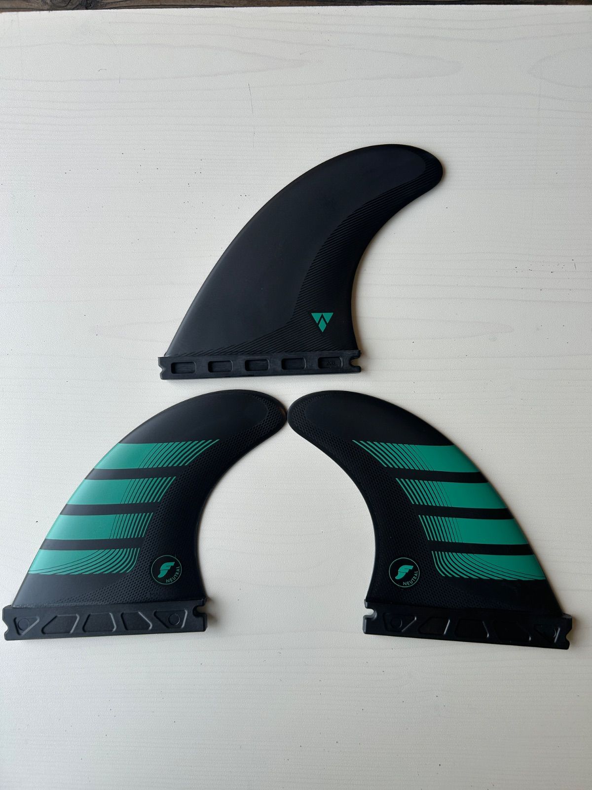 FUTURES FINS F6 ALPHA CARBON/TEAL Mサイズ スラスター 3フィン 新品