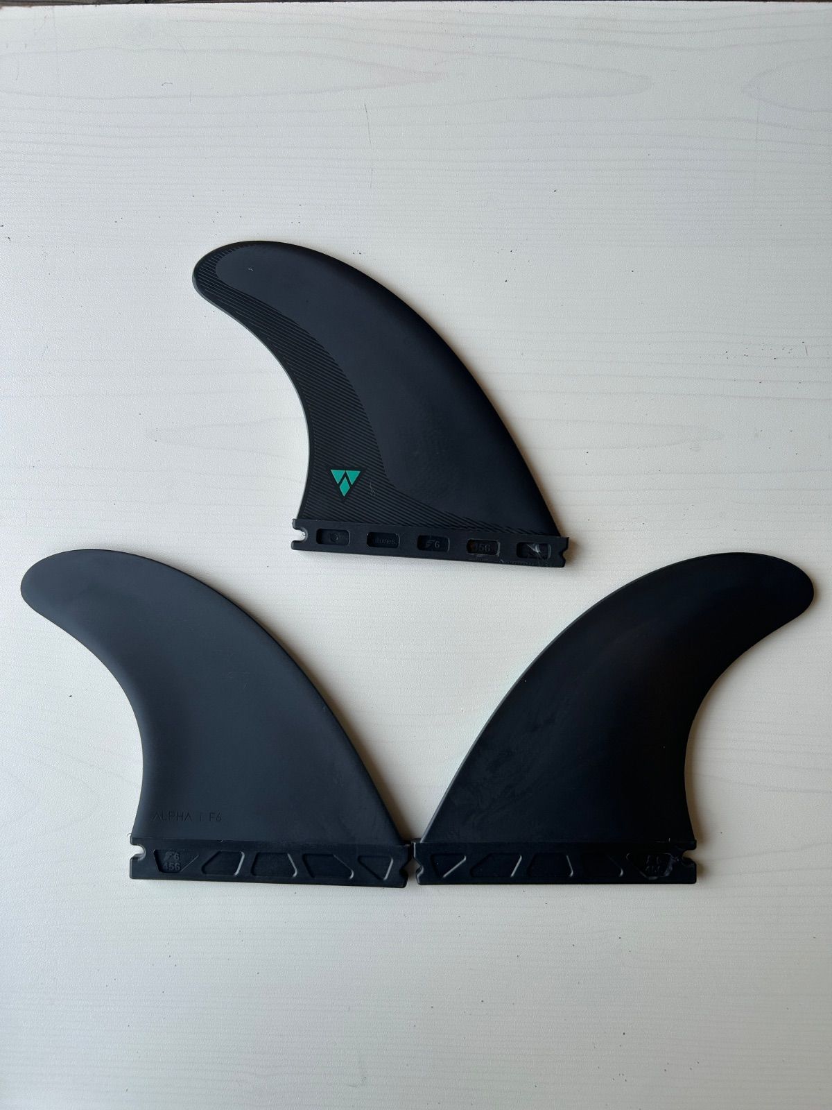 FUTURES FINS F6 ALPHA CARBON/TEAL Mサイズ スラスター 3フィン 新品