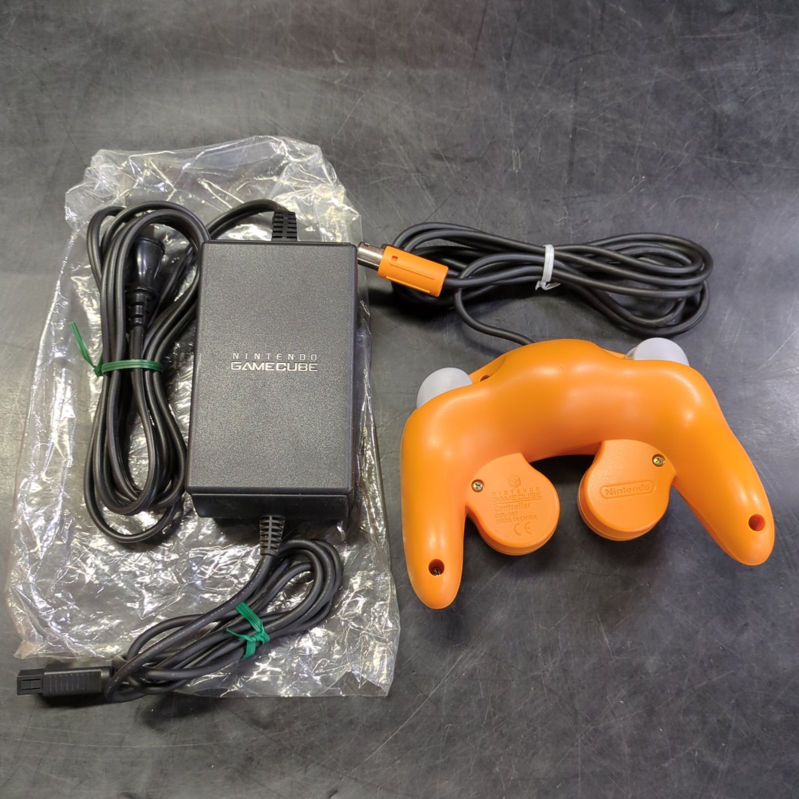 D45415】[ジャンク品] ニンテンドー ゲームキューブ オレンジ GAMECUBE