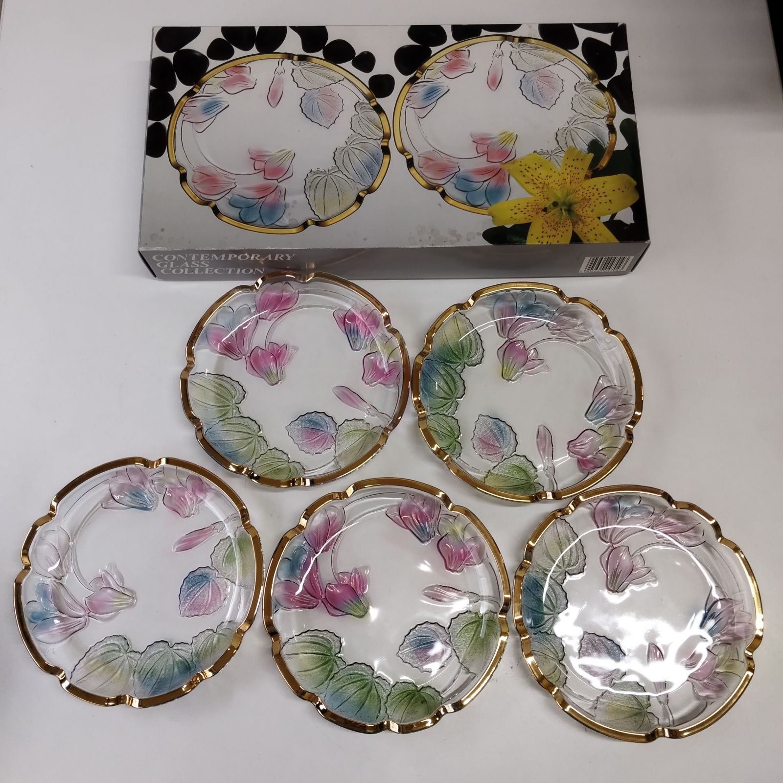 【新品未使用】昭和レトロ　ガラス食器 花柄 大鉢皿 ファンシークラフトグラス 昭和レトロ】MELLOW FLOWER CYCLAMEN メロウフラワー シクラメン