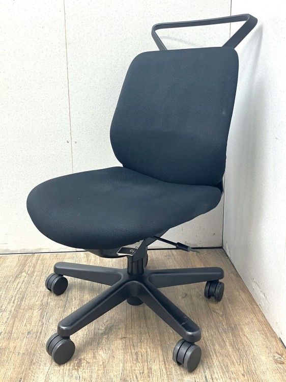 【中古品】イトーキ トルテチェア KZ-140GBHT1T1 ブラック