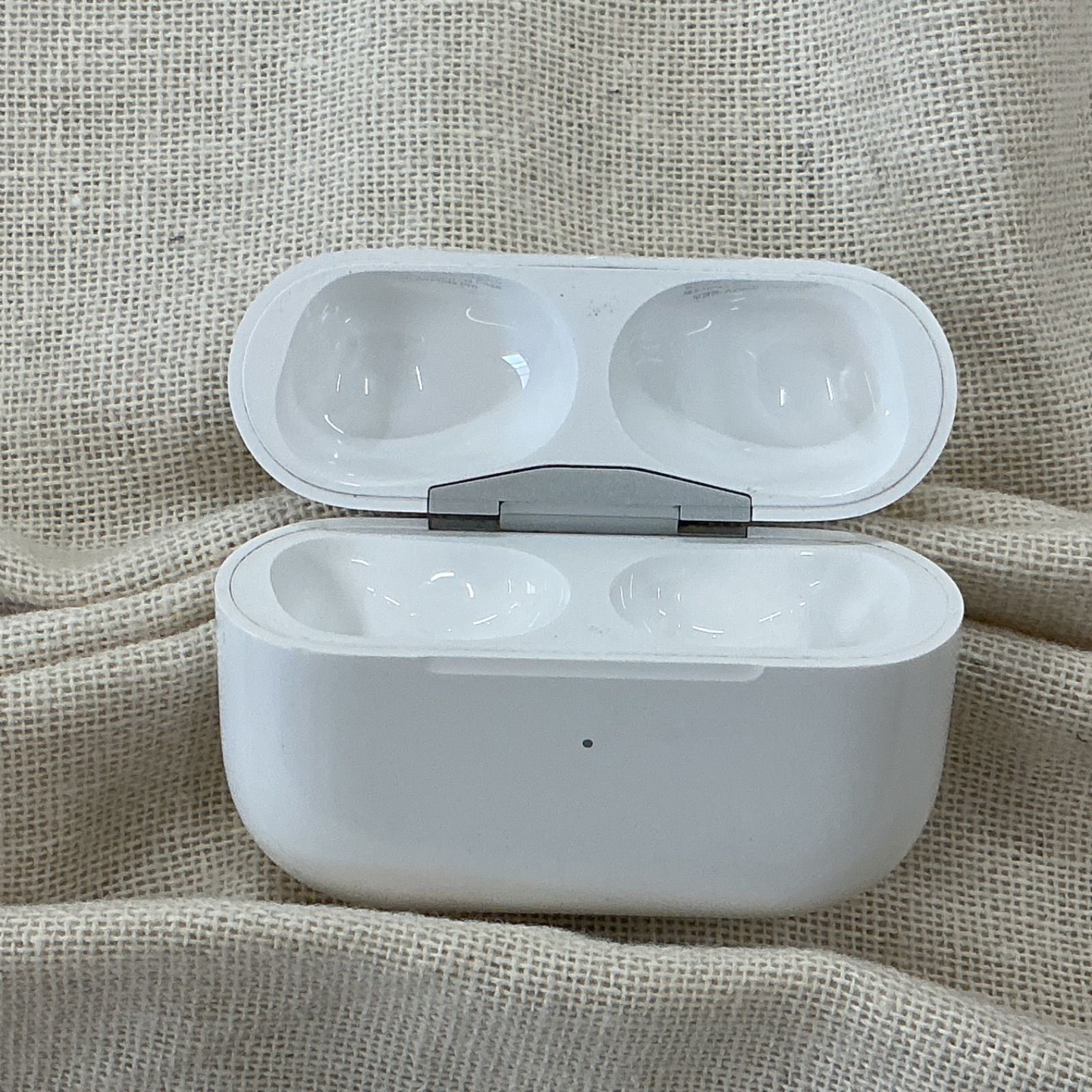 Apple AirPods Pro 第2世代 充電ケースのみ A2968 通電確認済み 中古