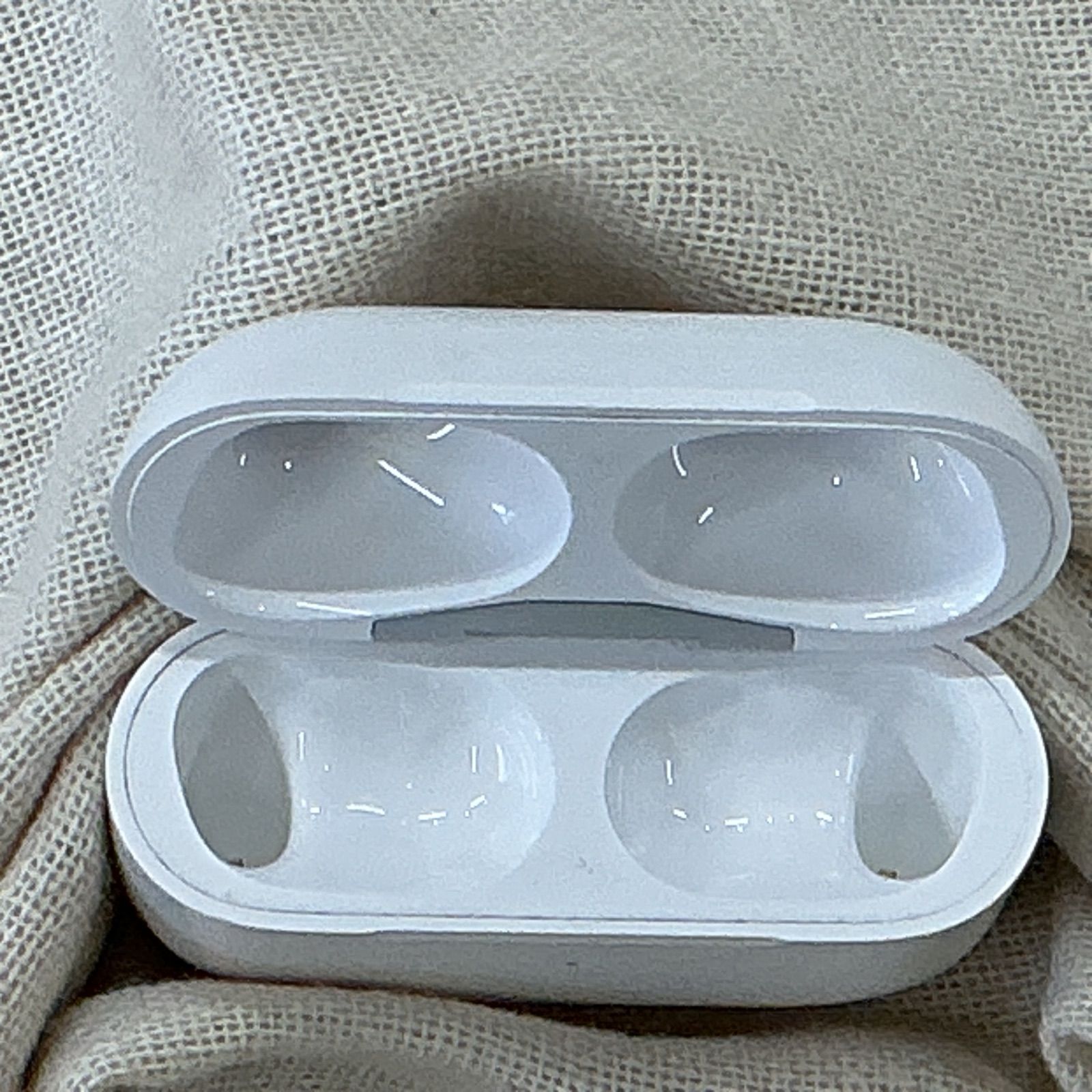 Apple AirPods Pro 第2世代 充電ケースのみ A2968 通電確認済み 中古