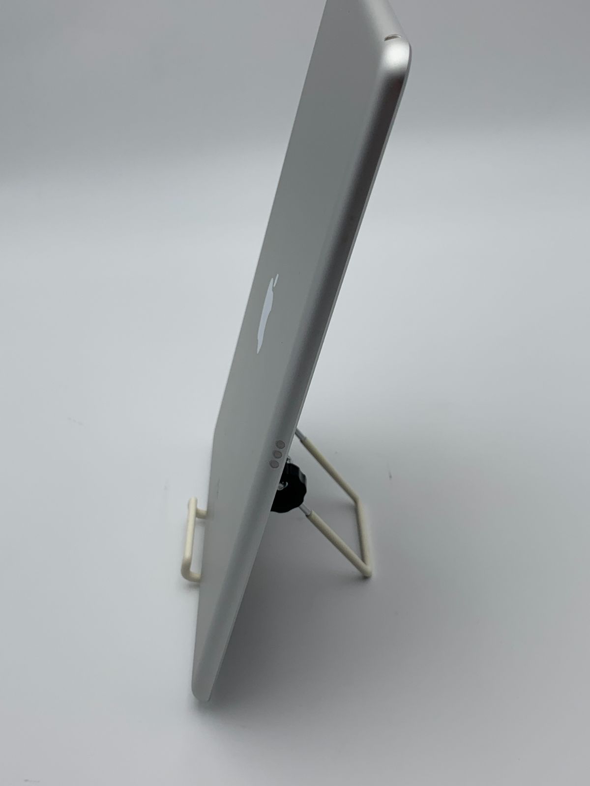 【中古・キズ有】iPad 10.2インチ 第9世代(2021) Wi-Fiモデル 256GB MK2P3J/A シルバー（10日間保証）