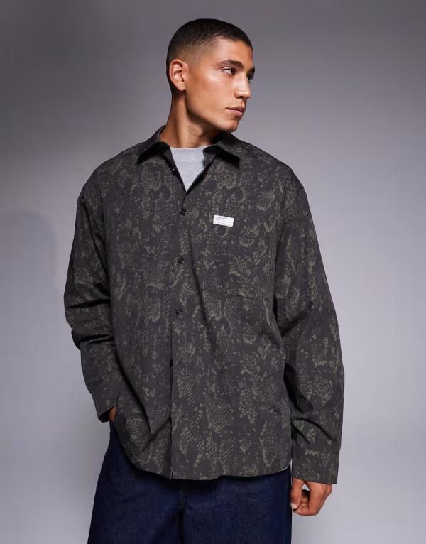 エイソス メンズ トップス シャツ プリント ASOS DESIGN oversized snake print shirt with chest badge in dark DARK GREEN グ
