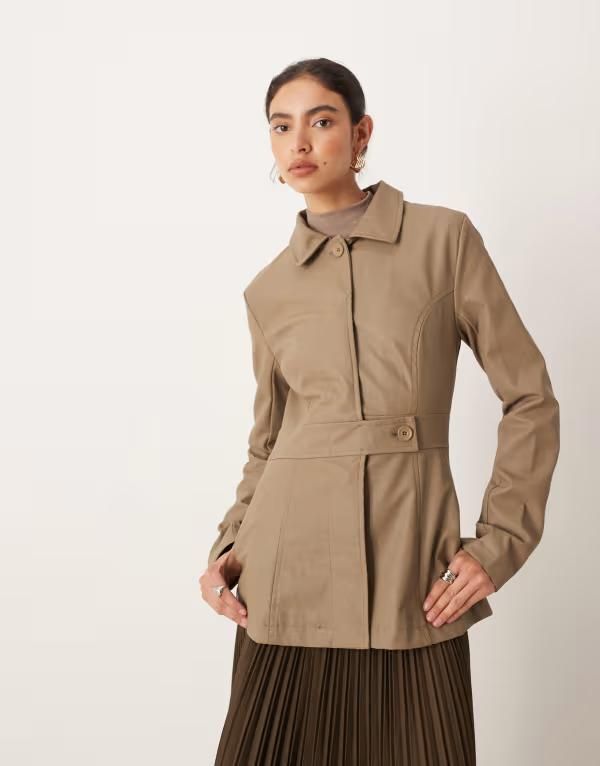 モーテル レディース アウター コート ボタンダウン ダウン レザー フェイクレザー Motel riku button down faux leather coat in mushroom Mush