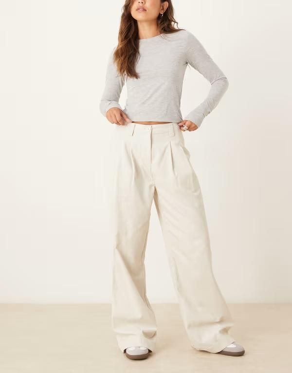 エイソス レディース ボトムス カジュアルパンツ ワイドレッグ コーデュロイ パンツ ASOS DESIGN corduroy cuffed hem wide leg pants in cream p
