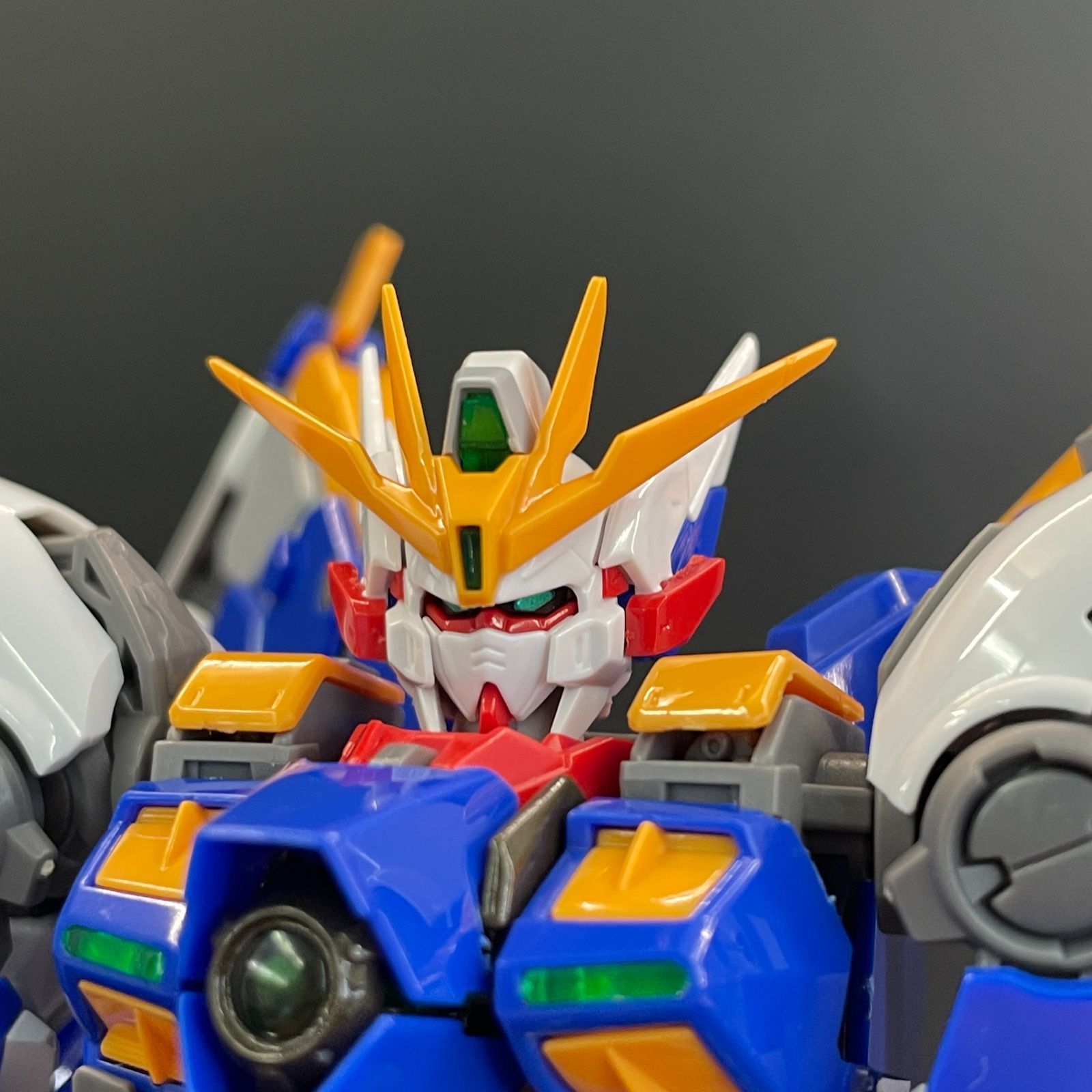 ガンプラ【中古品/ランクB、キズ多少】 1/100 ハイレゾリューションモデル ウイングガンダム EW ※アクションベースおまけ付き 完成品 組立済みMG HG ガンダム Gunpla 2797