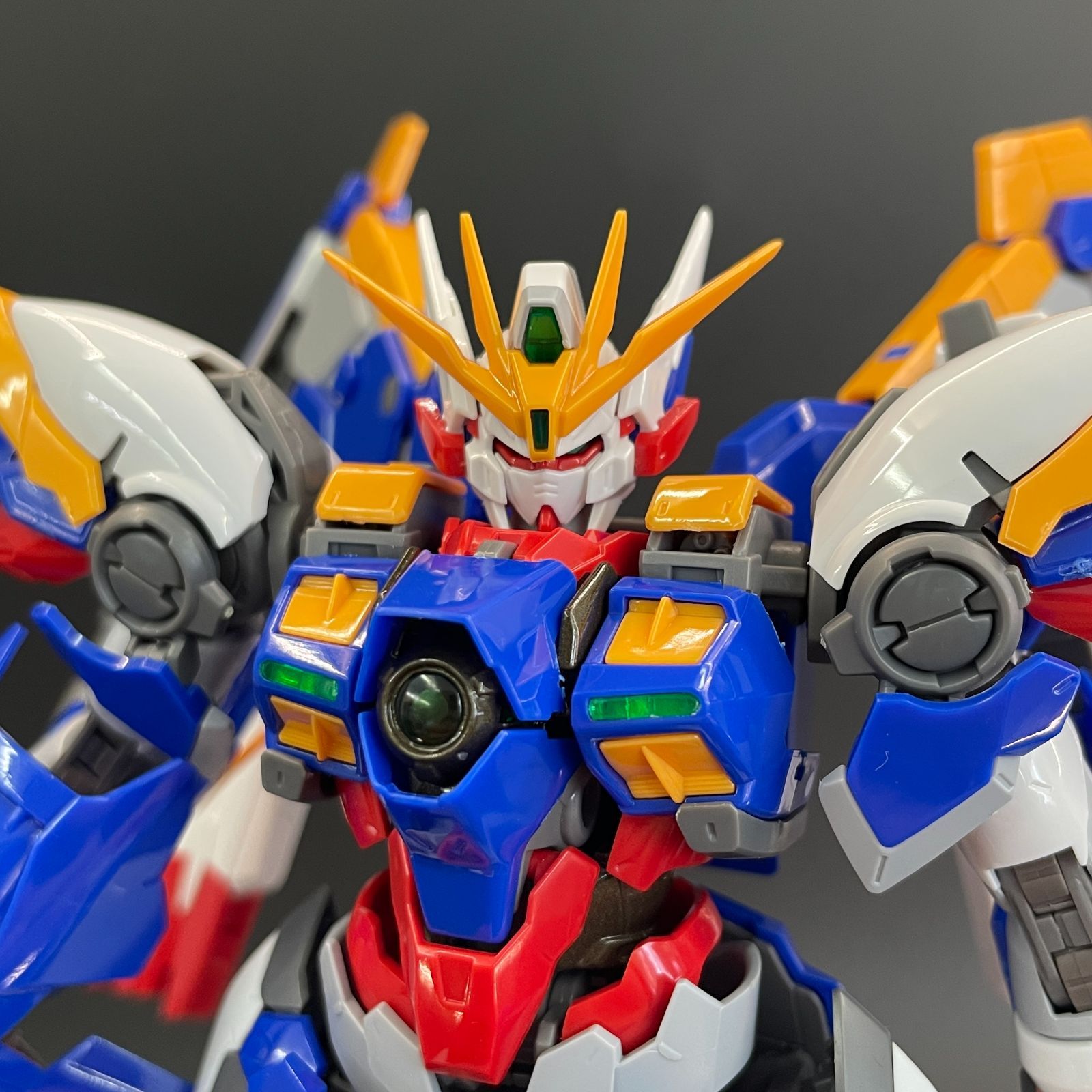 ガンプラ【中古品/ランクB、キズ多少】 1/100 ハイレゾリューションモデル ウイングガンダム EW ※アクションベースおまけ付き 完成品 組立済みMG HG ガンダム Gunpla 2797