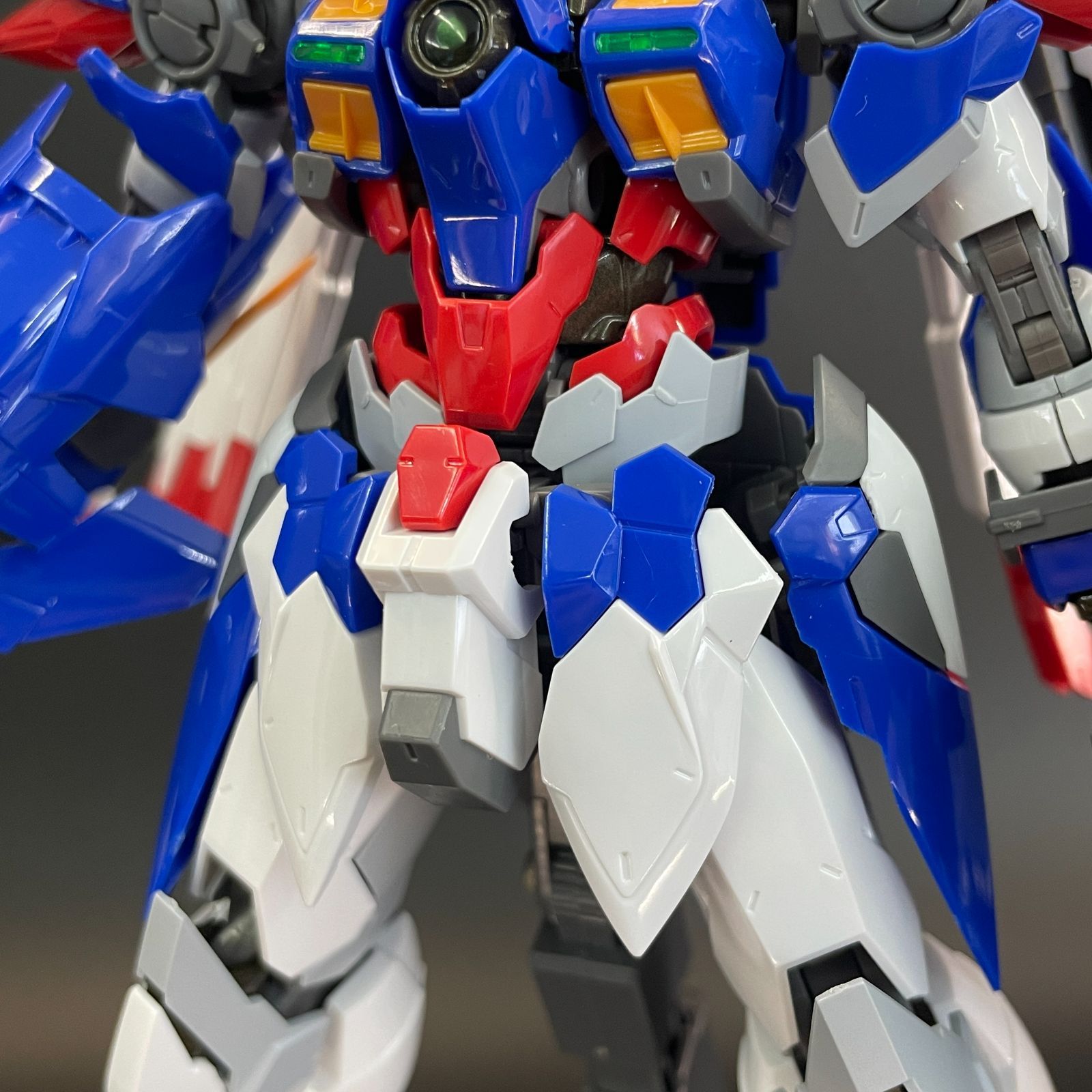 ガンプラ【中古品/ランクB、キズ多少】 1/100 ハイレゾリューションモデル ウイングガンダム EW ※アクションベースおまけ付き 完成品 組立済みMG HG ガンダム Gunpla 2797