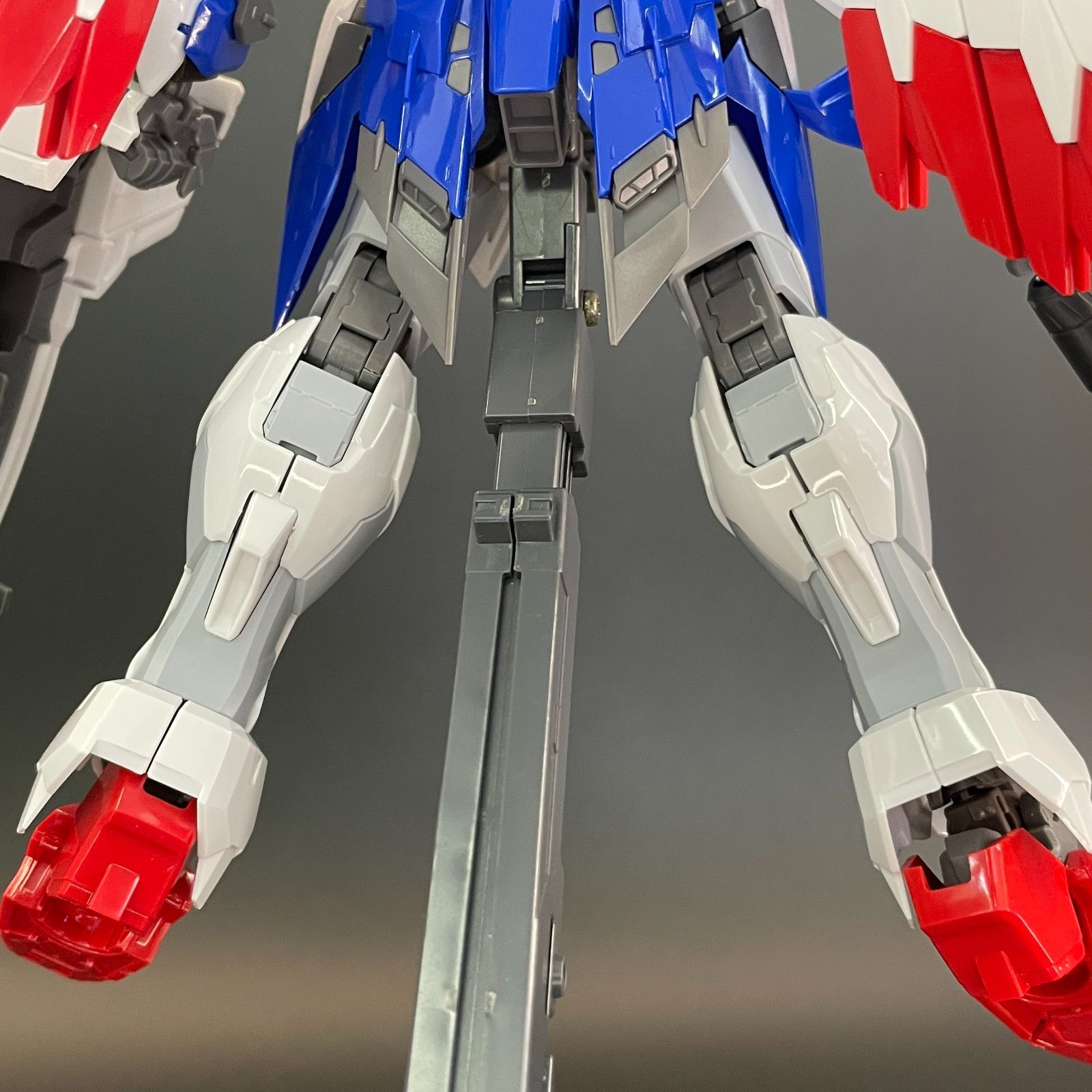 ガンプラ【中古品/ランクB、キズ多少】 1/100 ハイレゾリューションモデル ウイングガンダム EW ※アクションベースおまけ付き 完成品 組立済みMG HG ガンダム Gunpla 2797