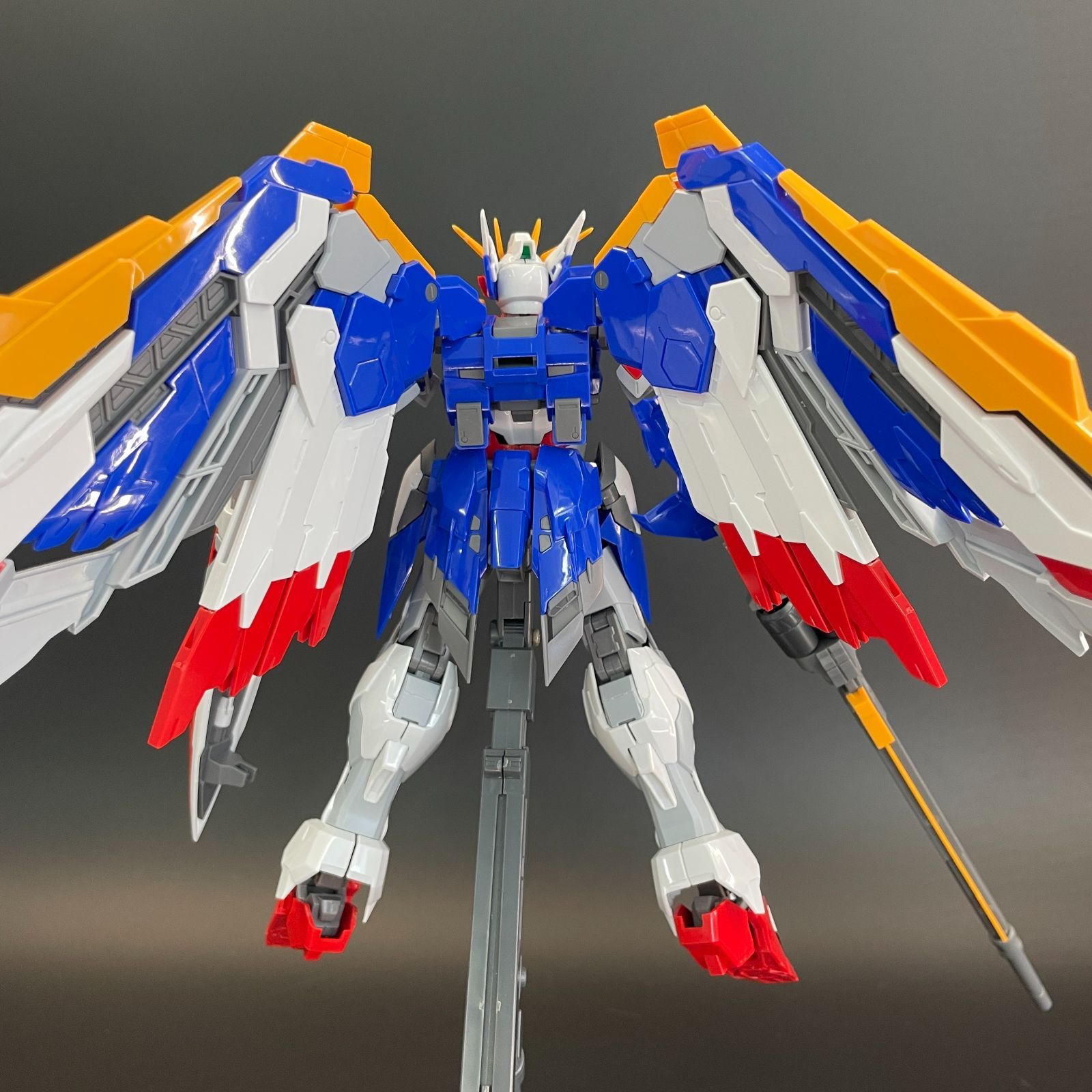 ガンプラ【中古品/ランクB、キズ多少】 1/100 ハイレゾリューションモデル ウイングガンダム EW ※アクションベースおまけ付き 完成品 組立済みMG HG ガンダム Gunpla 2797