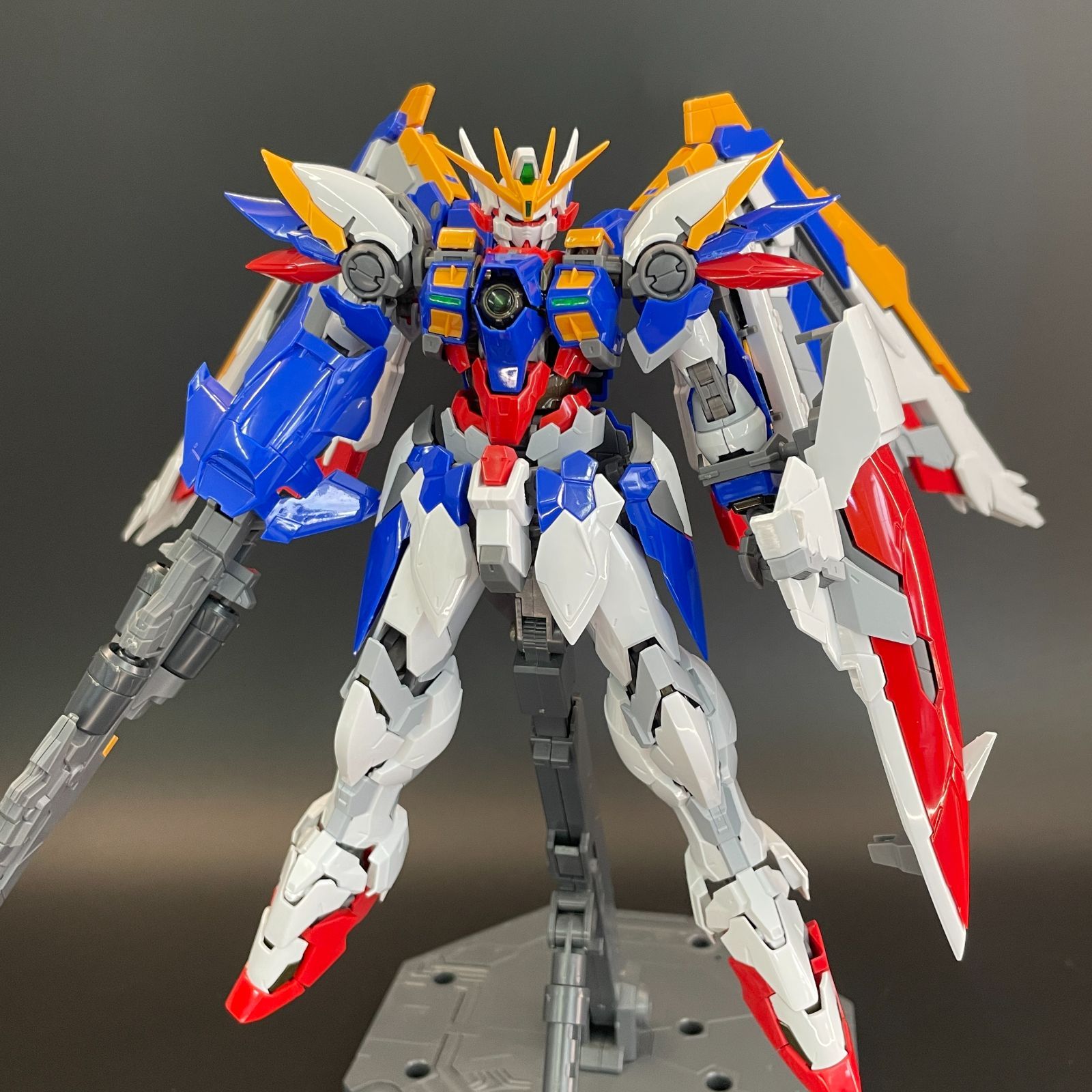 ガンプラ【中古品/ランクB、キズ多少】 1/100 ハイレゾリューションモデル ウイングガンダム EW ※アクションベースおまけ付き 完成品 組立済みMG HG ガンダム Gunpla 2797