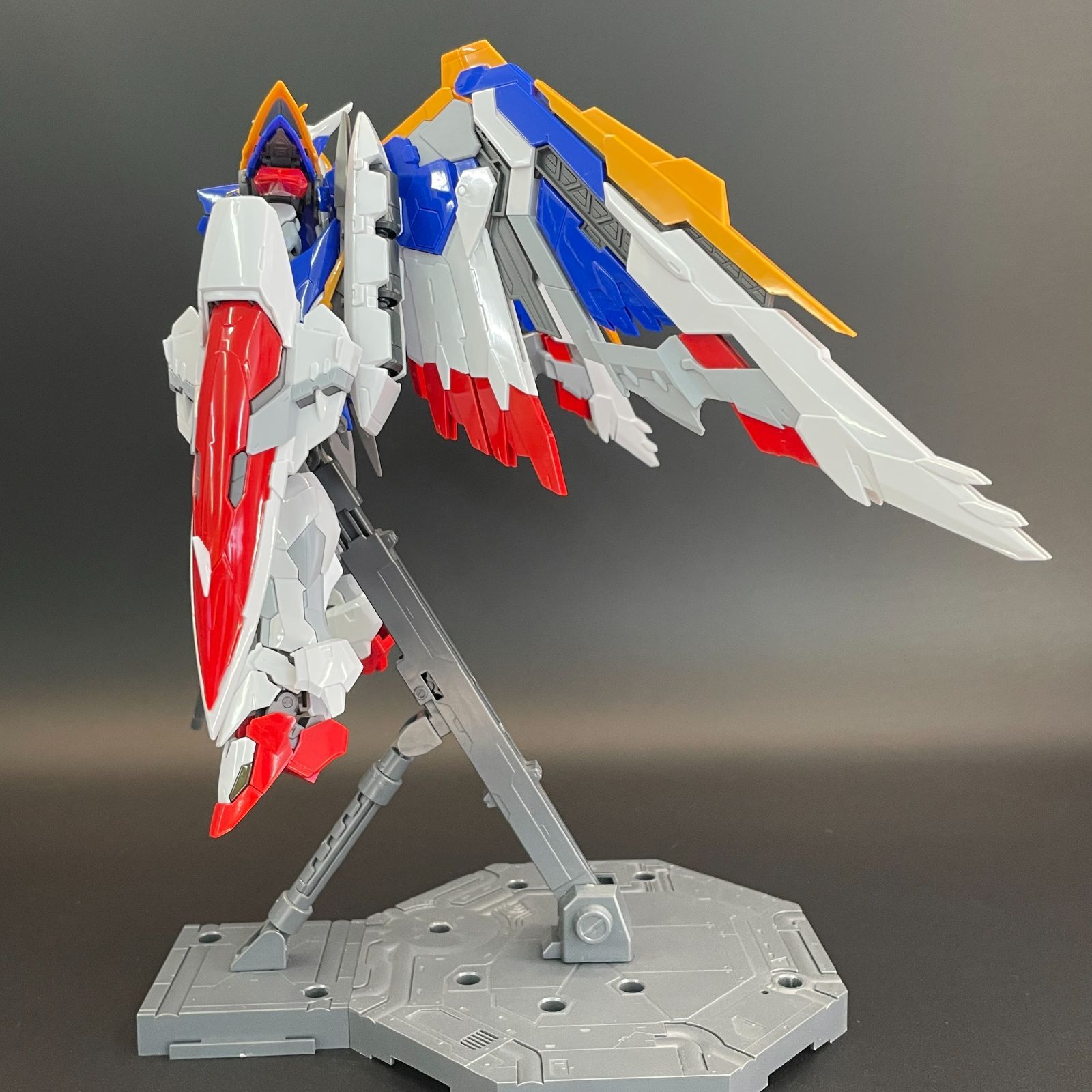 ガンプラ【中古品/ランクB、キズ多少】 1/100 ハイレゾリューションモデル ウイングガンダム EW ※アクションベースおまけ付き 完成品 組立済みMG HG ガンダム Gunpla 2797