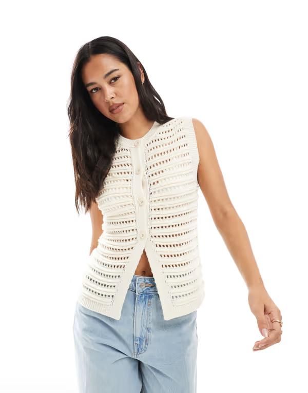 ミスセルフフリッジ レディース アウター カーディガン ボタンダウン ベスト ダウン ニット Miss Selfridge knit button down vest in cream CREAM ク
