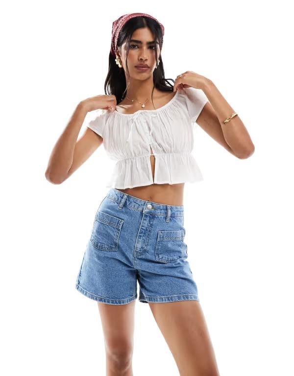 ミスセルフフリッジ レディース ボトムス ハーフパンツ・ショーツ デニム Miss Selfridge patch pocket denim short in mid wash Mid Wash デニ