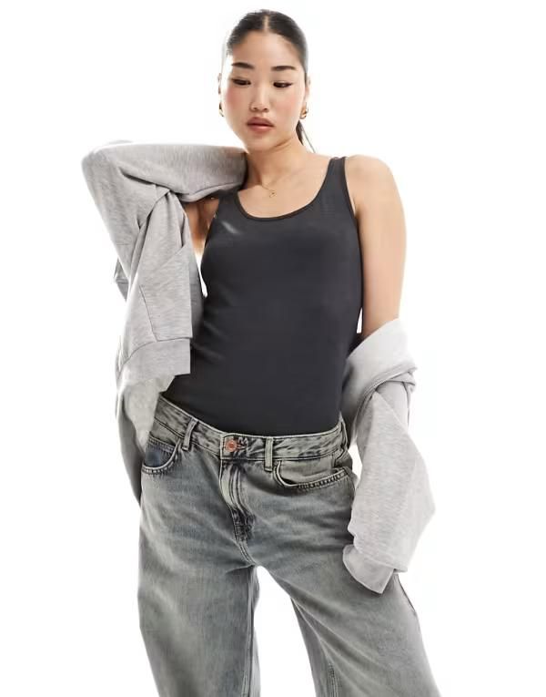 ヴェロモーダ レディース トップス ベスト Vero Moda longline tank top in dark gray melange グレー