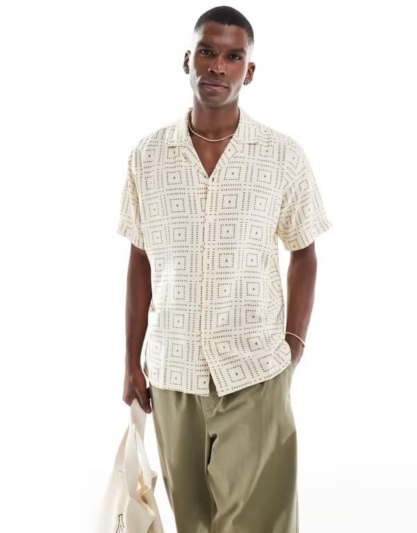 ジャック アンド ジョーンズ メンズ トップス シャツ プリント Jack Jones oversize shirt with tile print Almond milk ベージュ