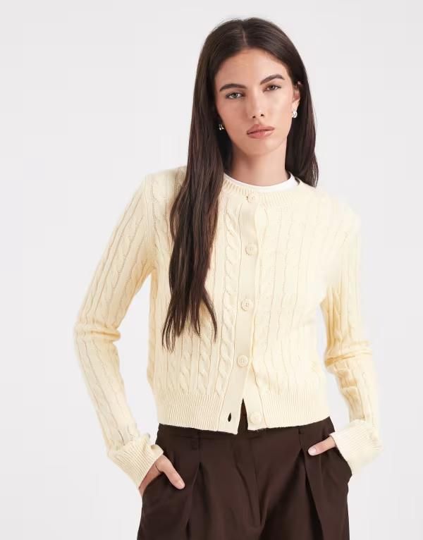 ミスセルフフリッジ レディース アウター カーディガン クルーネック ニット Misselfridge cable knit crew neck cardigan in buttermilk